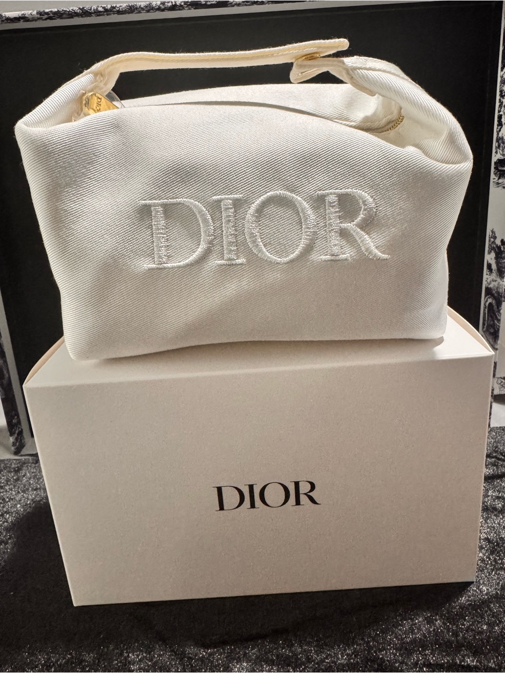 Dior GWP White Embroidered Logo Canvas Cosmetic Pouch - Picture 9 of 9